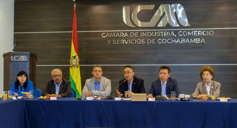 EMBAJADOR DE CHINA VISITA LA ICAM