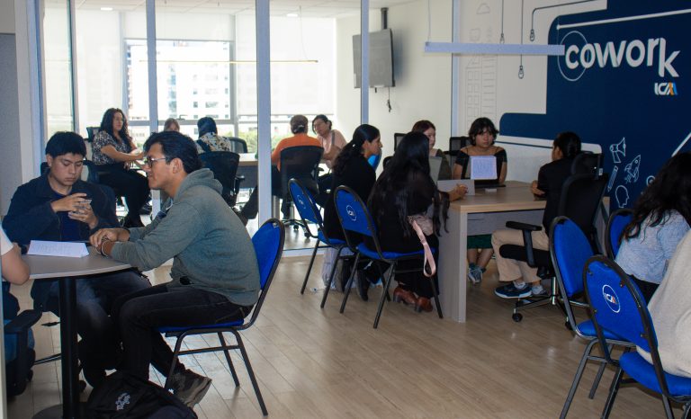 EMPRENDEDORES DE ICAM RECIBEN APOYO PARA FORTALECER SUS MARCAS JUNTO A ESTUDIANTES DE UNIFRANZ