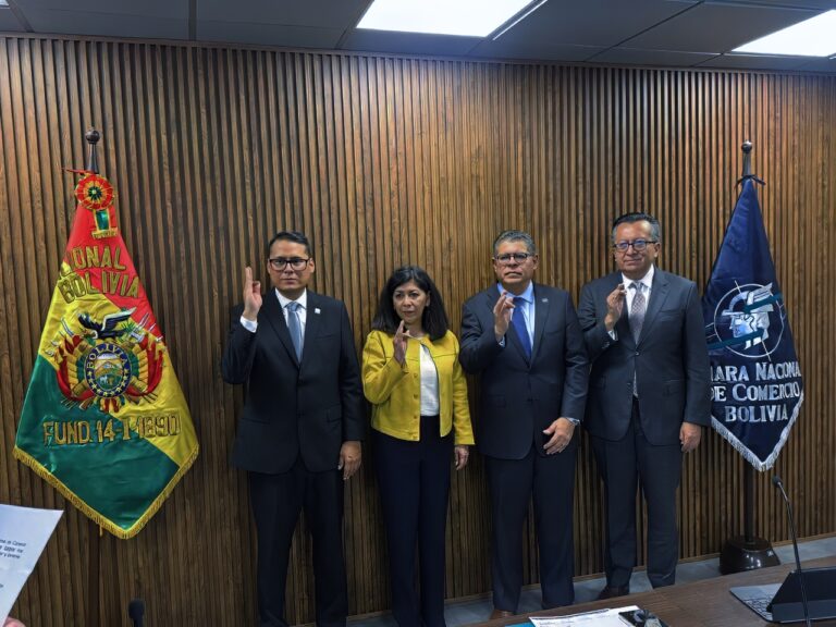 CAMARA NACIONAL DE COMERCIO RENUEVA SU MESA DIRECTIVA