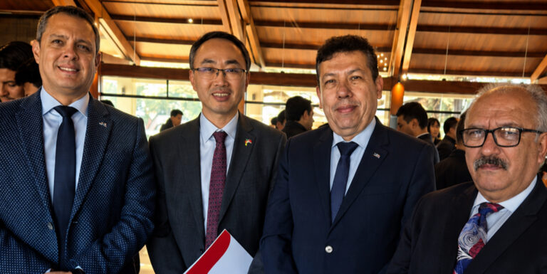 ICAM PARTICIPÓ EN EL FORO ECONÓMICO Y COMERCIAL “BOLIVIA: HACIA EL MUNDO CON CHINA” Y SUSCRIBIÓ CONVENIO DE COOPERACIÓN CON CABOCH
