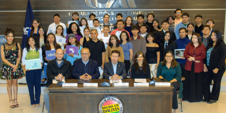 ICAM Y UNIFRANZ ENTREGAN MANUALES DE MARCA A EMPRENDEDORES PARA FORTALECER SU IDENTIDAD CORPORATIVA