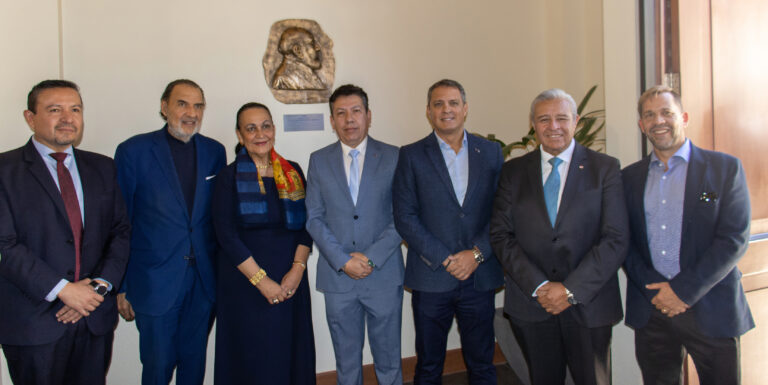 ICAM PARTICIPA EN INAUGURACIÓN DEL FRONTIS DE LA BIBLIOTECA DE UPB