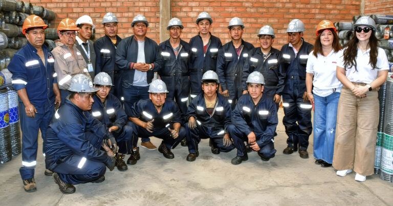 GOBERNADOR VISITA INDUSTRIAS GAVAL Y DESTACA LA PRODUCCIÓN COCHABAMBINA